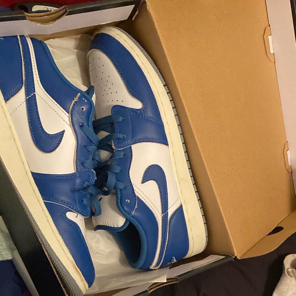 These are a size 7 in kids only worn one time